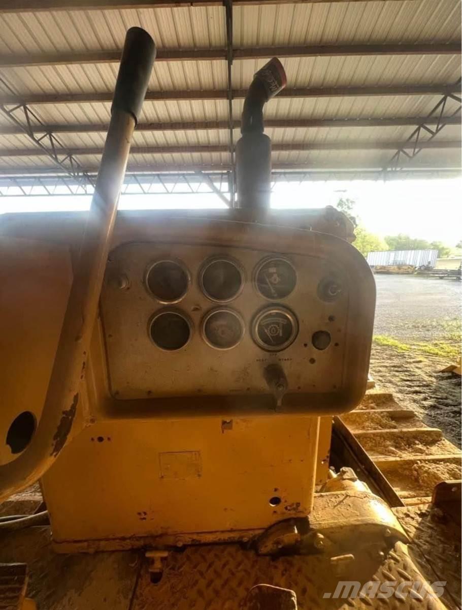 CAT D8H Pásové dozéry