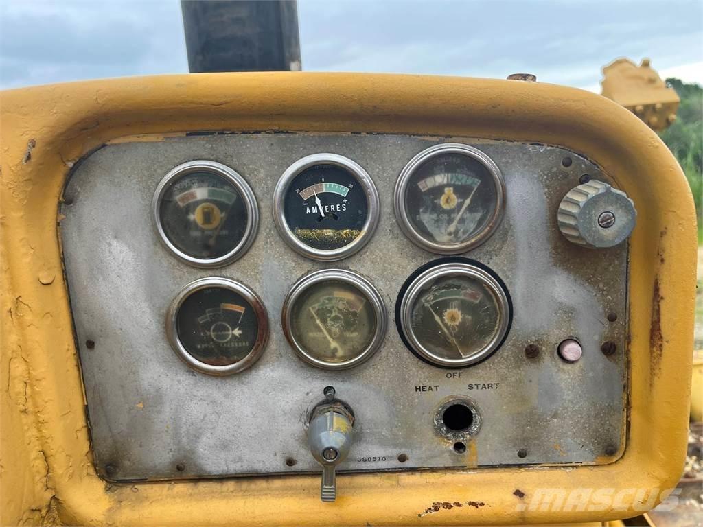 CAT D8H Pásové dozéry