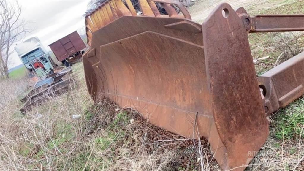 CAT D8R Pásové dozéry