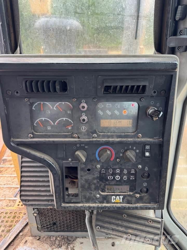 CAT D8R Pásové dozéry