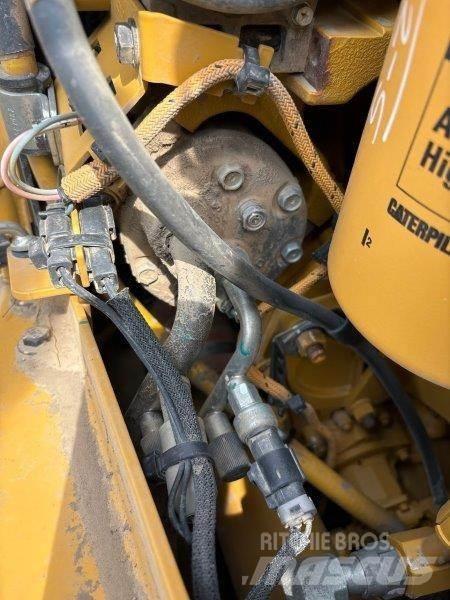 CAT D8T Pásové dozéry