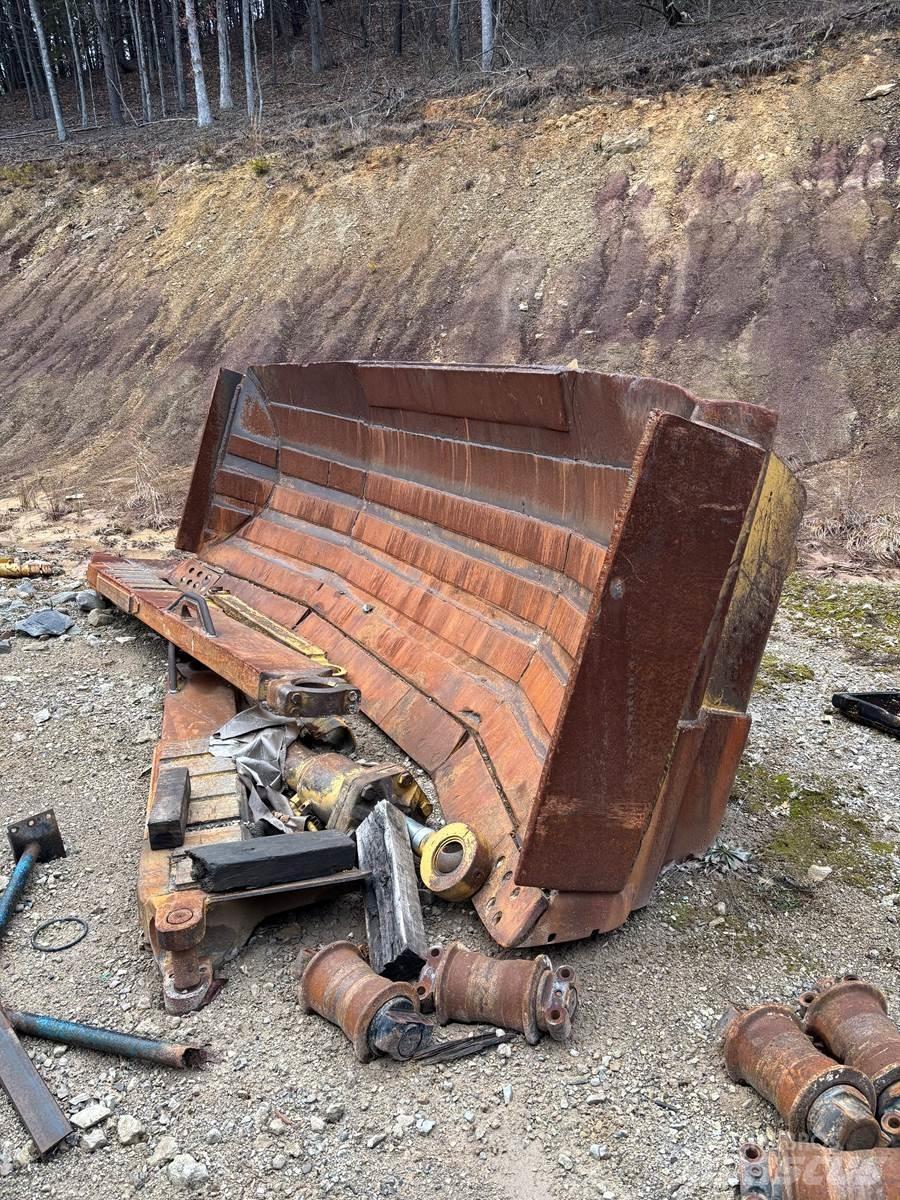 CAT D9R Pásové dozéry