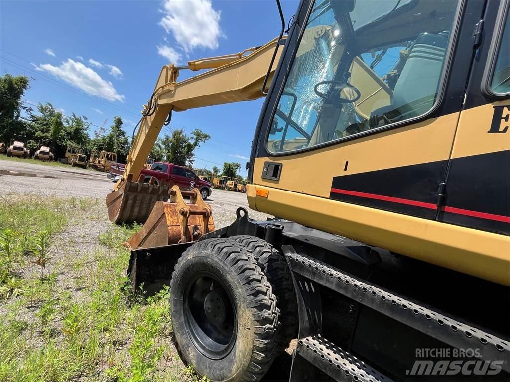 CAT M318 Kolesové rýpadlá