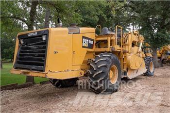 CAT RM300 Pôdne kompaktory