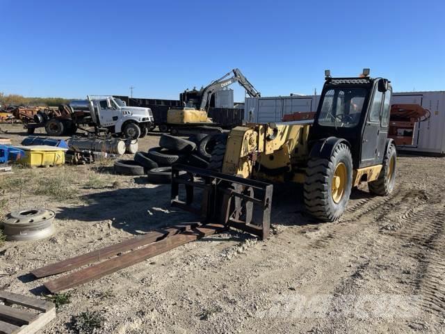 CAT TH83 Teleskopické manipulátory