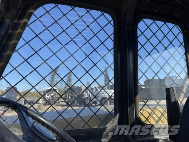 CAT TH83 Teleskopické manipulátory