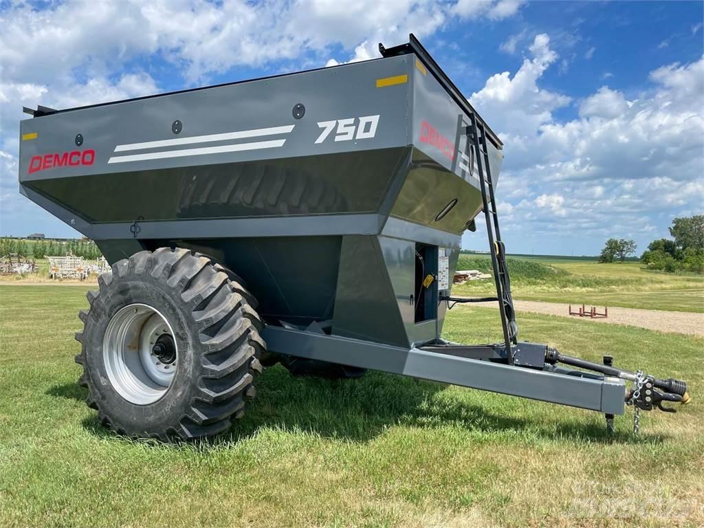 Demco 750 Obilné návesy