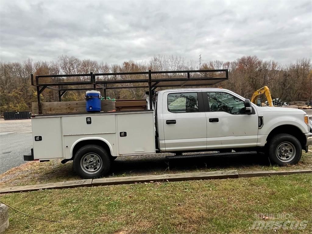 Ford F-350 Komunálne / Multi-úžitkové vozidlá