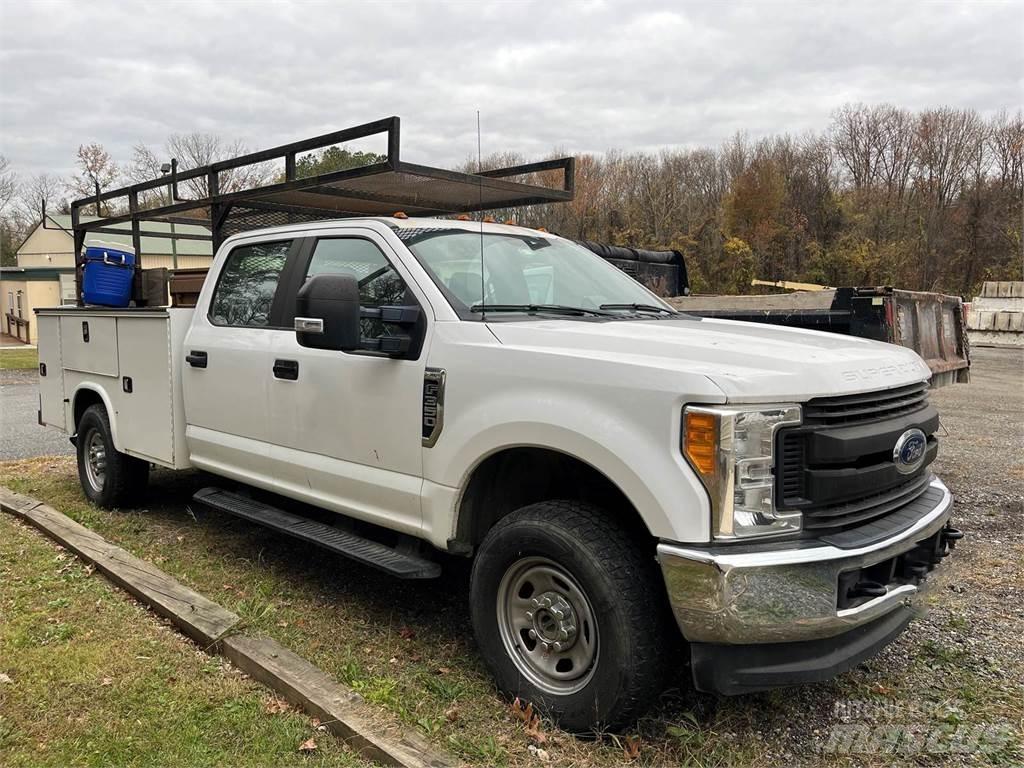 Ford F-350 Komunálne / Multi-úžitkové vozidlá