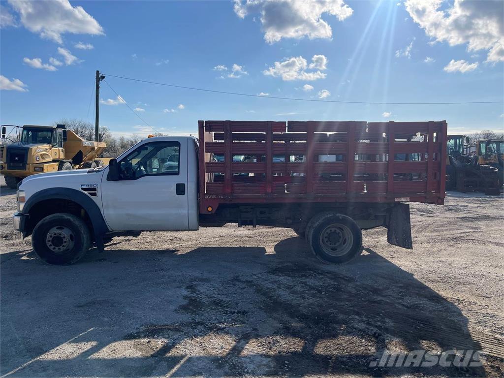 Ford F-450 Nákladné automobily na prepravu zvierat