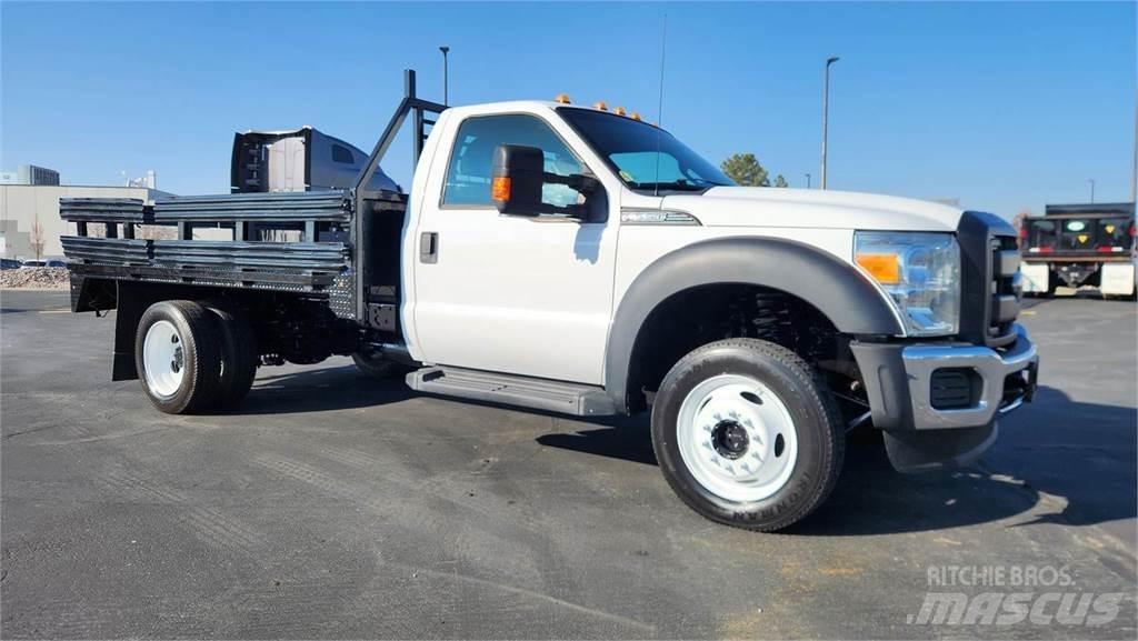 Ford F-550 Nákladné automobily na prepravu zvierat