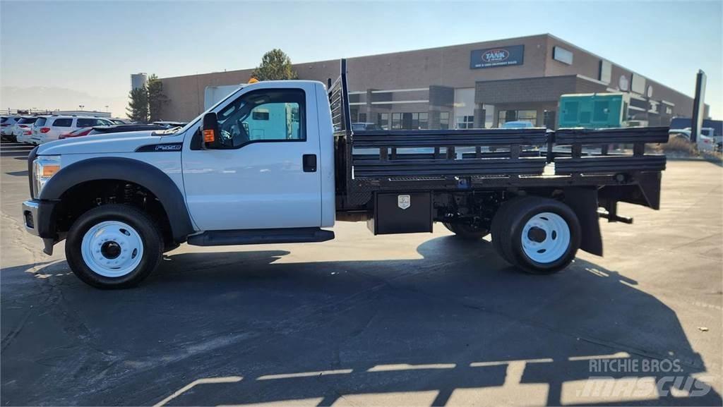Ford F-550 Nákladné automobily na prepravu zvierat