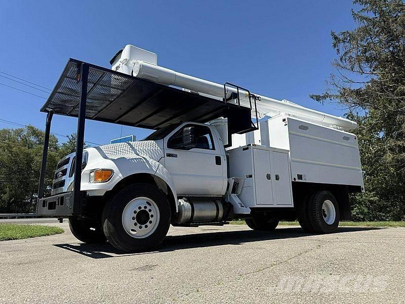 Ford F-750 Autoplošiny