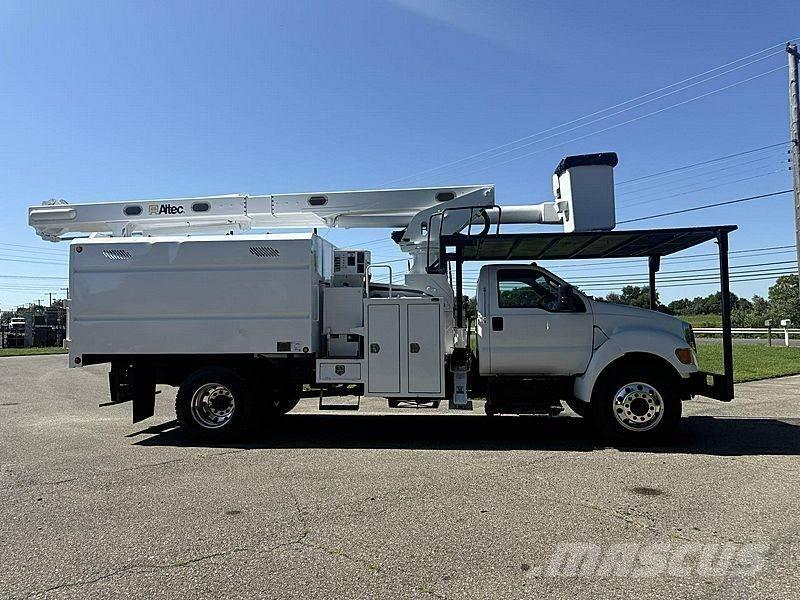 Ford F-750 Autoplošiny