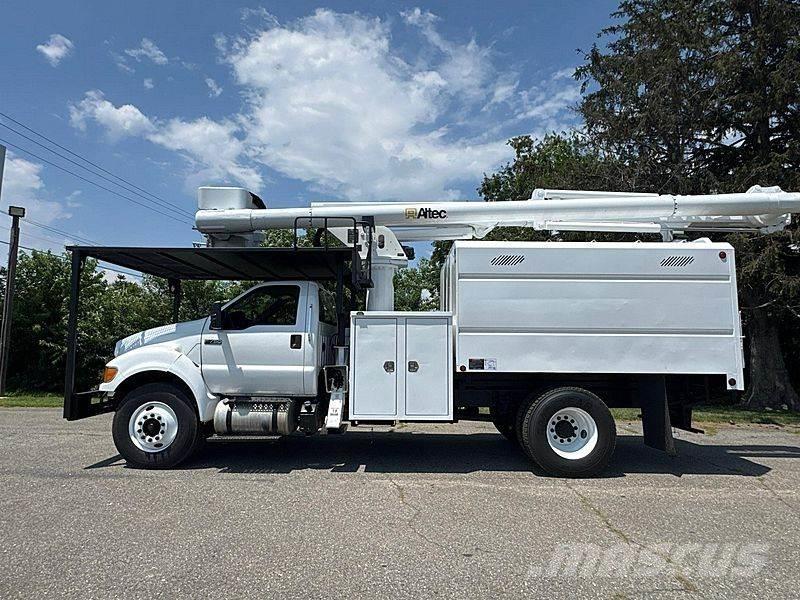 Ford F-750 Autoplošiny