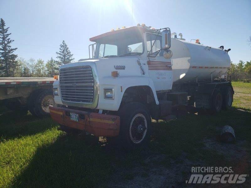 Ford L8000 Cisternové nákladné vozidlá
