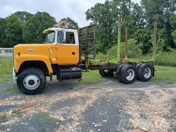 Ford L8000 Nákladné vozidlá na prepravu dreva