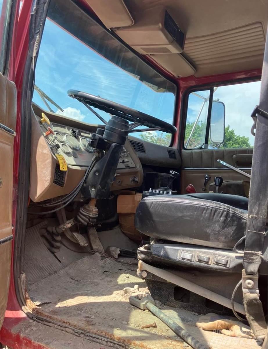 Ford L9000 Cisternové nákladné vozidlá