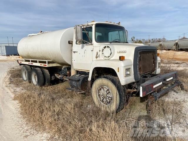Ford L9000 Cisternové nákladné vozidlá