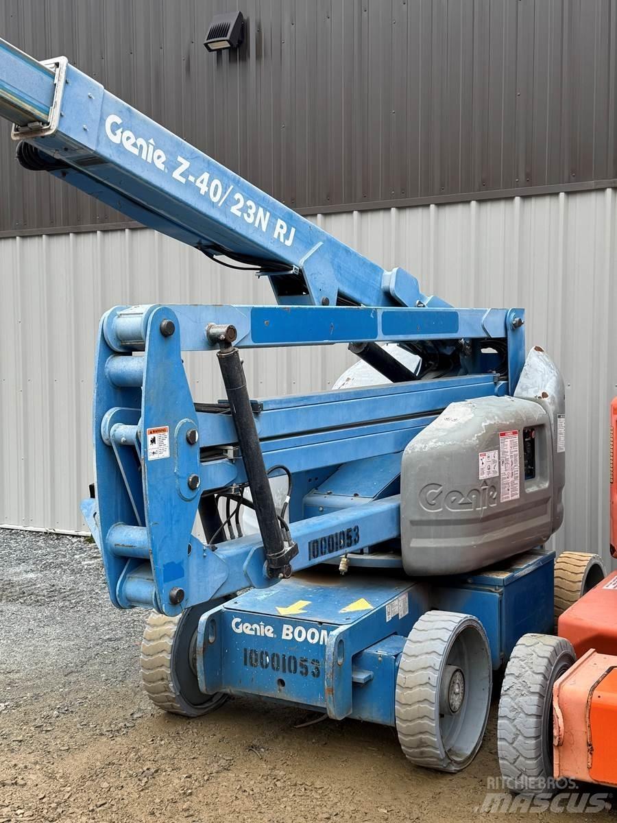 Genie Z45 Kĺbové plošiny