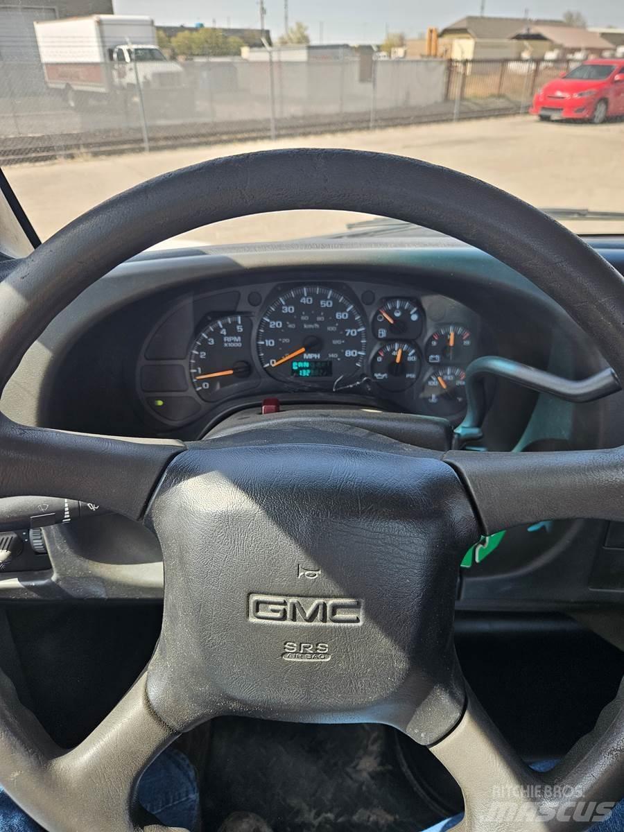 GMC C5500 Plošinové nákladné automobily/nákladné automobily so sklápacími bočnicami