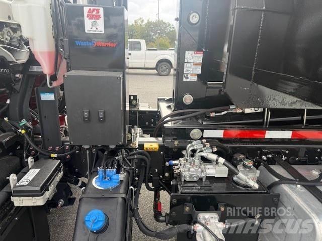 Isuzu FTR Hákový nosič kontajnerov