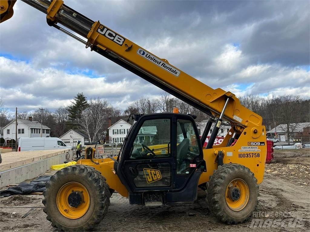 JCB 509-42 Teleskopické manipulátory