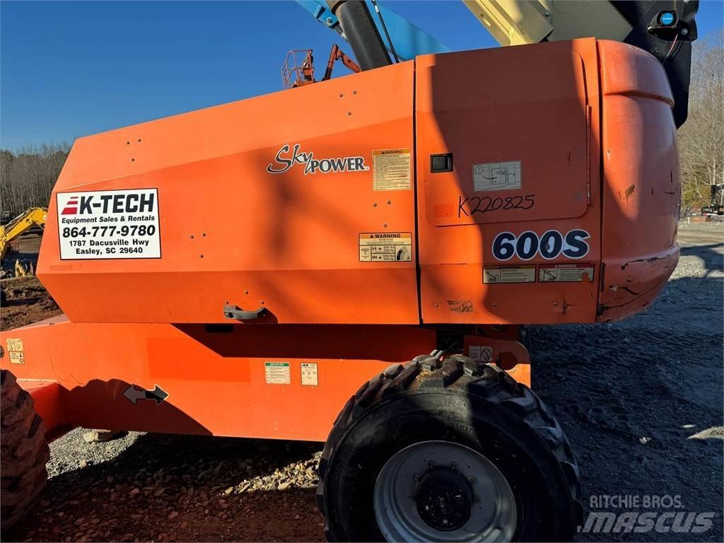 JLG 600S Teleskopické plošiny