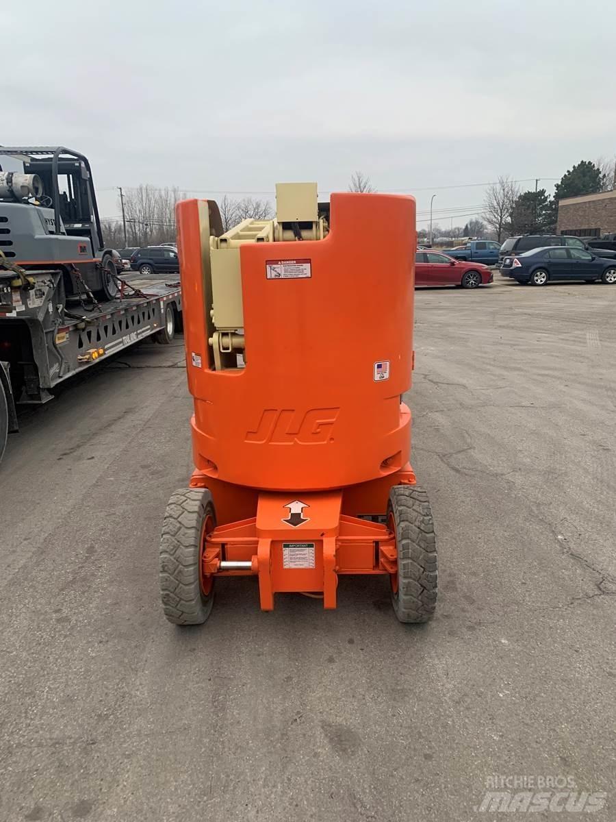 JLG E300AJ Vertikálne stĺpové výťahy