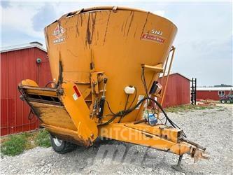 Kuhn 5143 Miešačky krmív