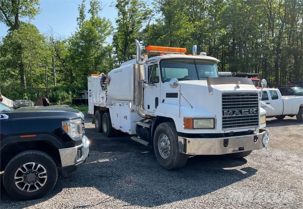 Mack CH613 Cisternové nákladné vozidlá