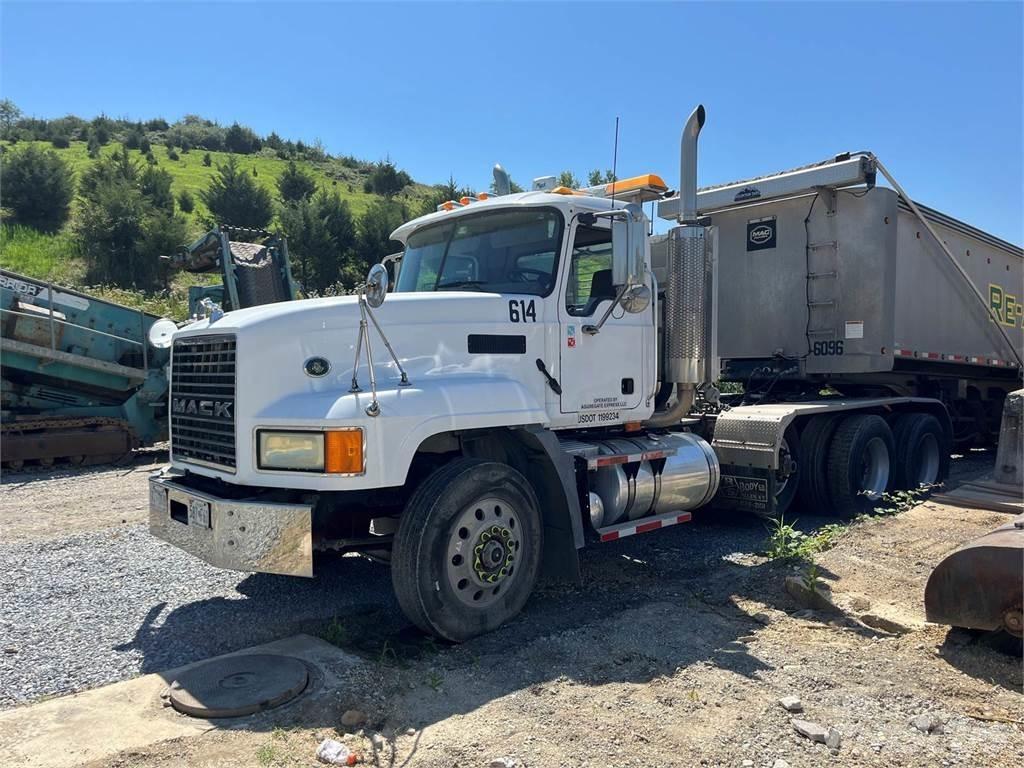 Mack CL733 Ďalšie nákladné vozidlá