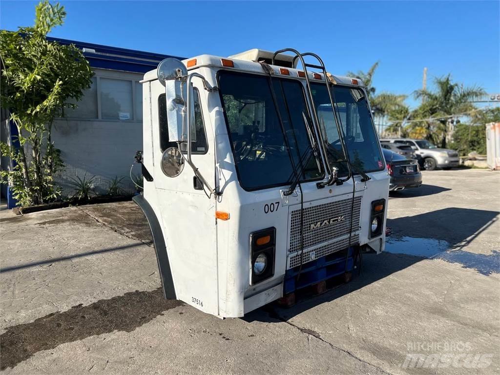 Mack LE613 Doprava – ostatné