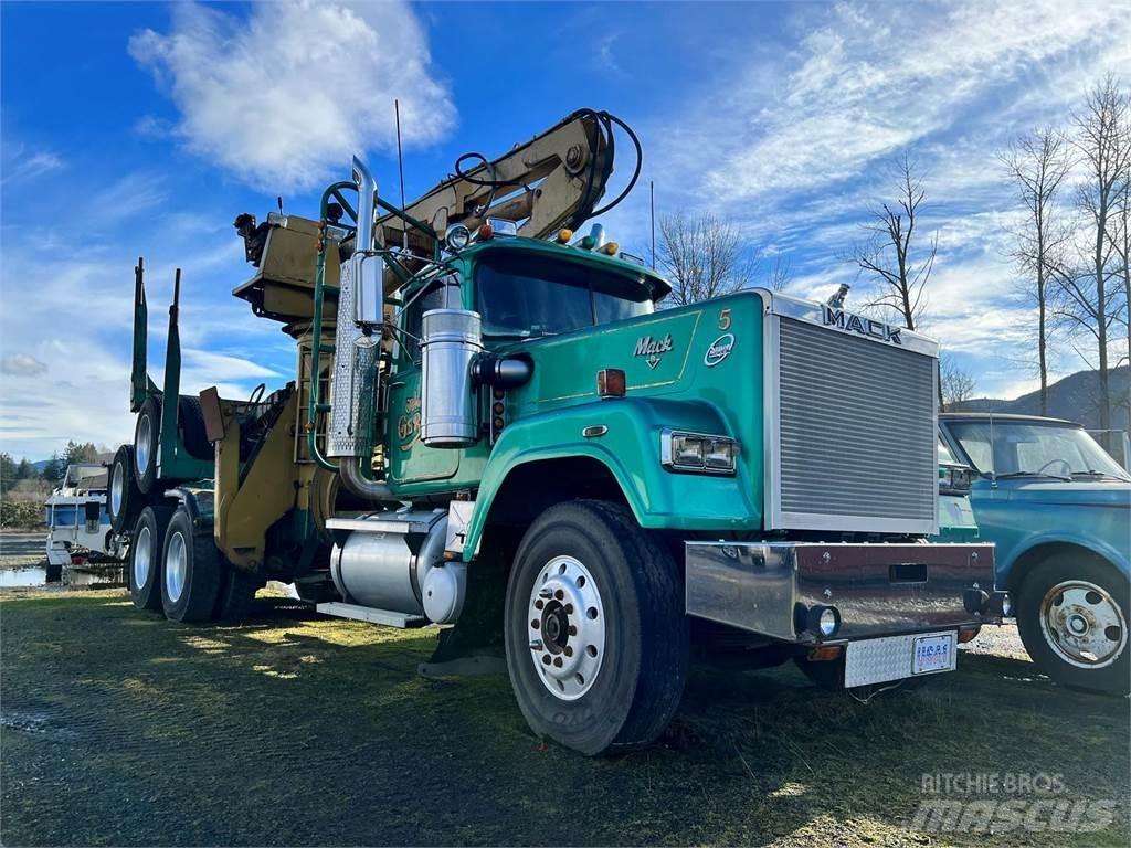 Mack RW700 Nákladné vozidlá na prepravu dreva