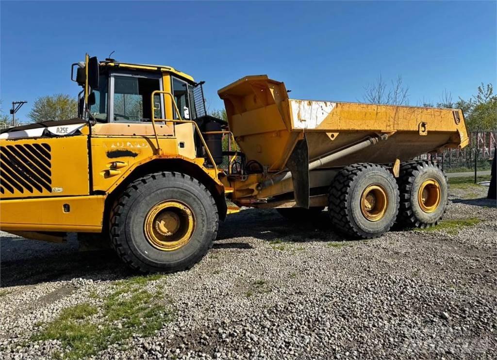 Volvo A25E Sklápače