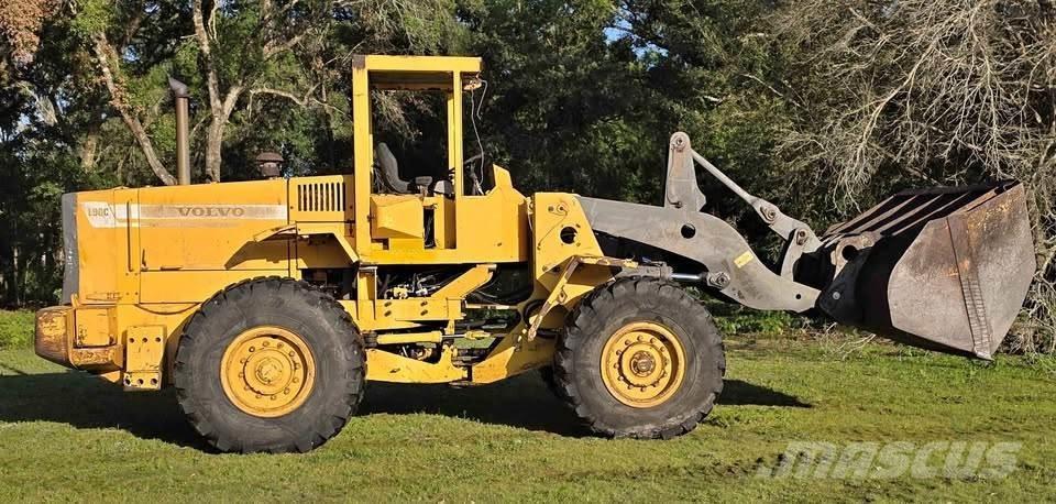 Volvo L90C Kolesové nakladače