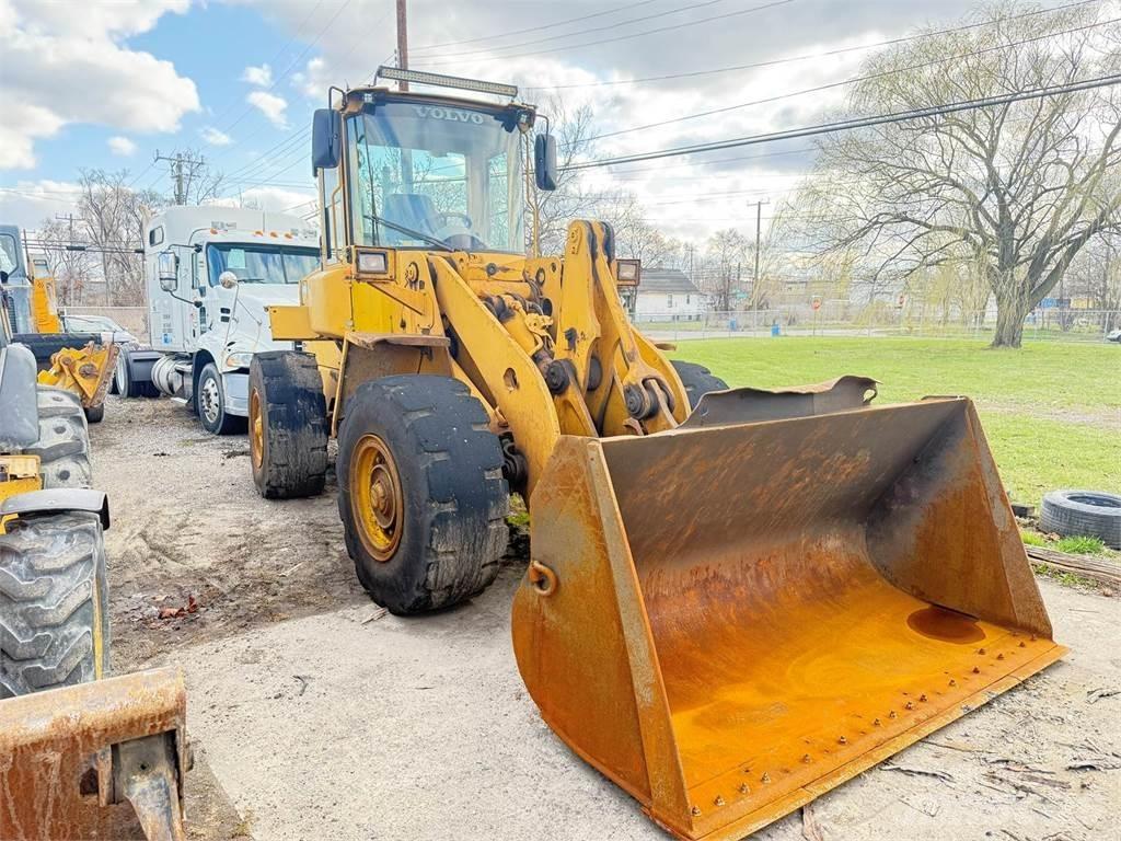 Volvo L90D Kolesové nakladače
