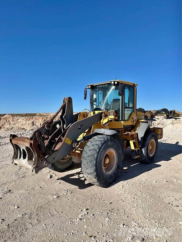 Volvo L90F Kolesové nakladače