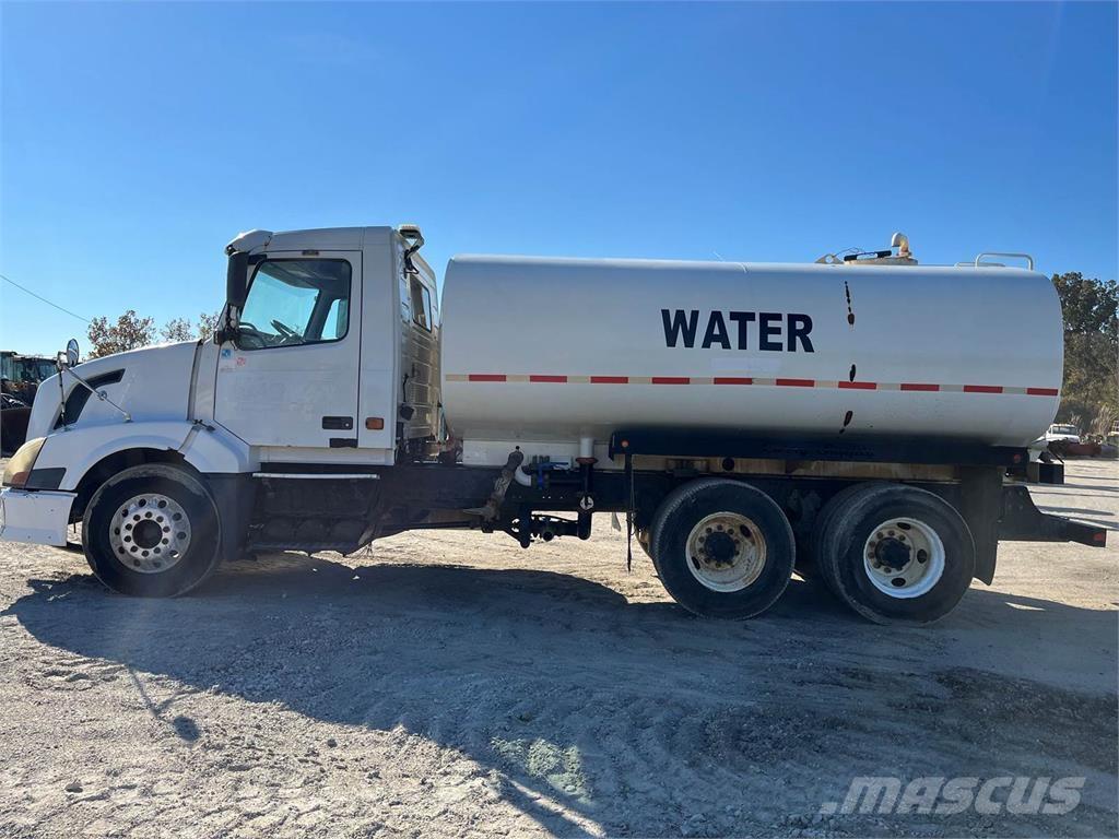 Volvo VNL Cisternové nákladné vozidlá
