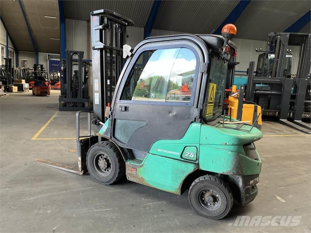Mitsubishi FD25N Dieselové vozíky
