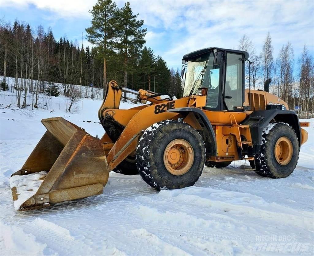CASE 821E Kolesové nakladače