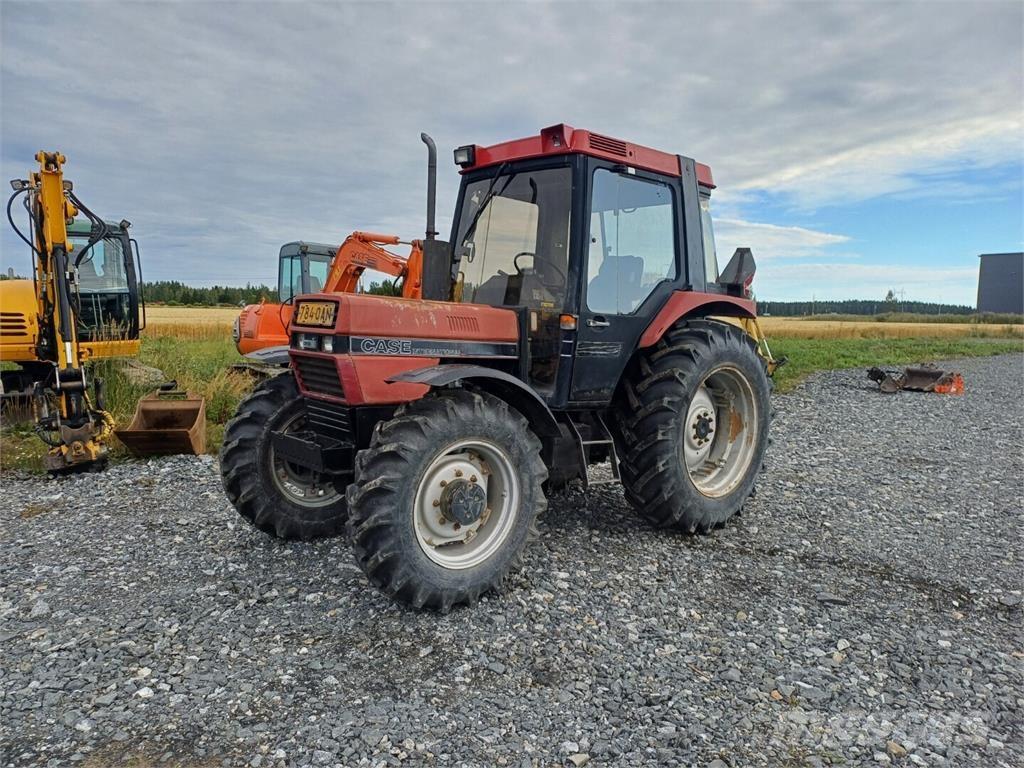 Case IH 685XL Traktory