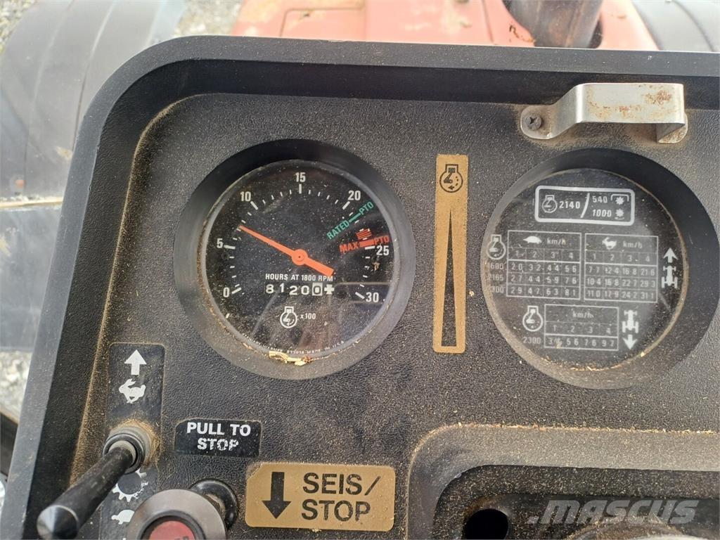 Case IH 685XL Traktory
