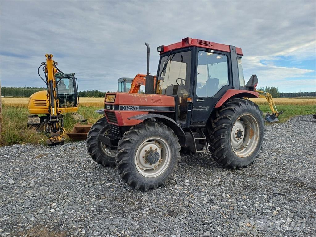 Case IH 685XL Traktory