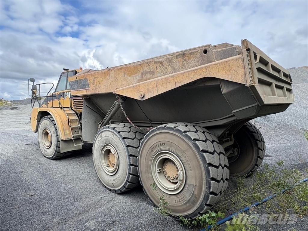 CAT 740 Kĺbové nákladné autá