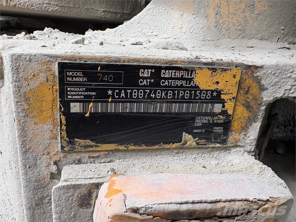 CAT 740 Kĺbové nákladné autá