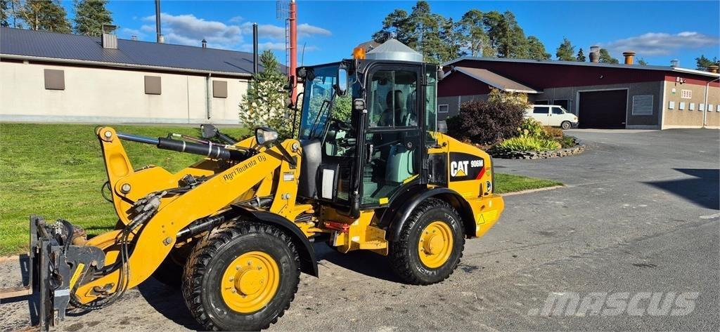 CAT 906M Kolesové nakladače