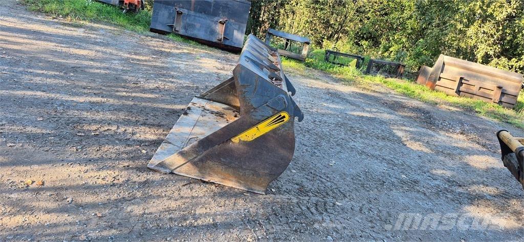CAT 906M Kolesové nakladače