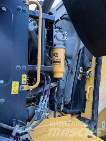 CAT 982M Kolesové nakladače