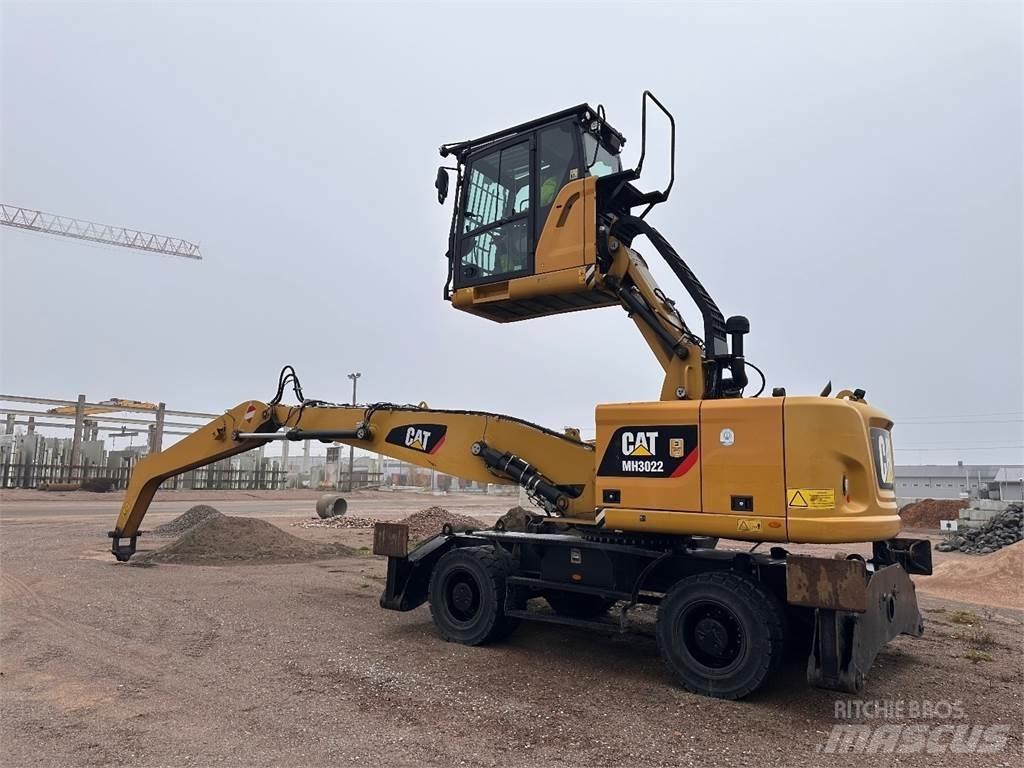 CAT MH3022 Kolesové rýpadlá
